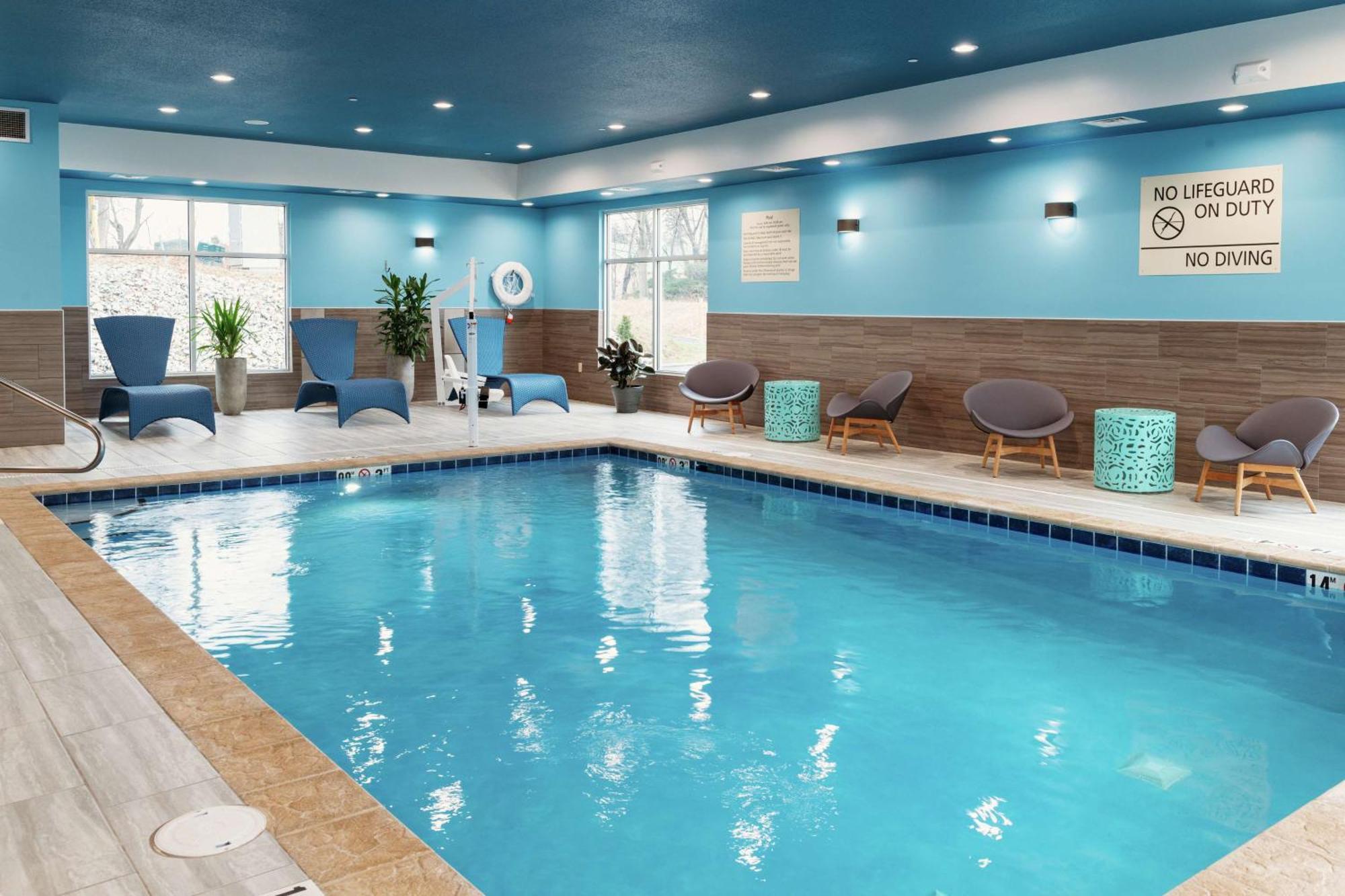 Hampton Inn Bedford In, In Exterior photo