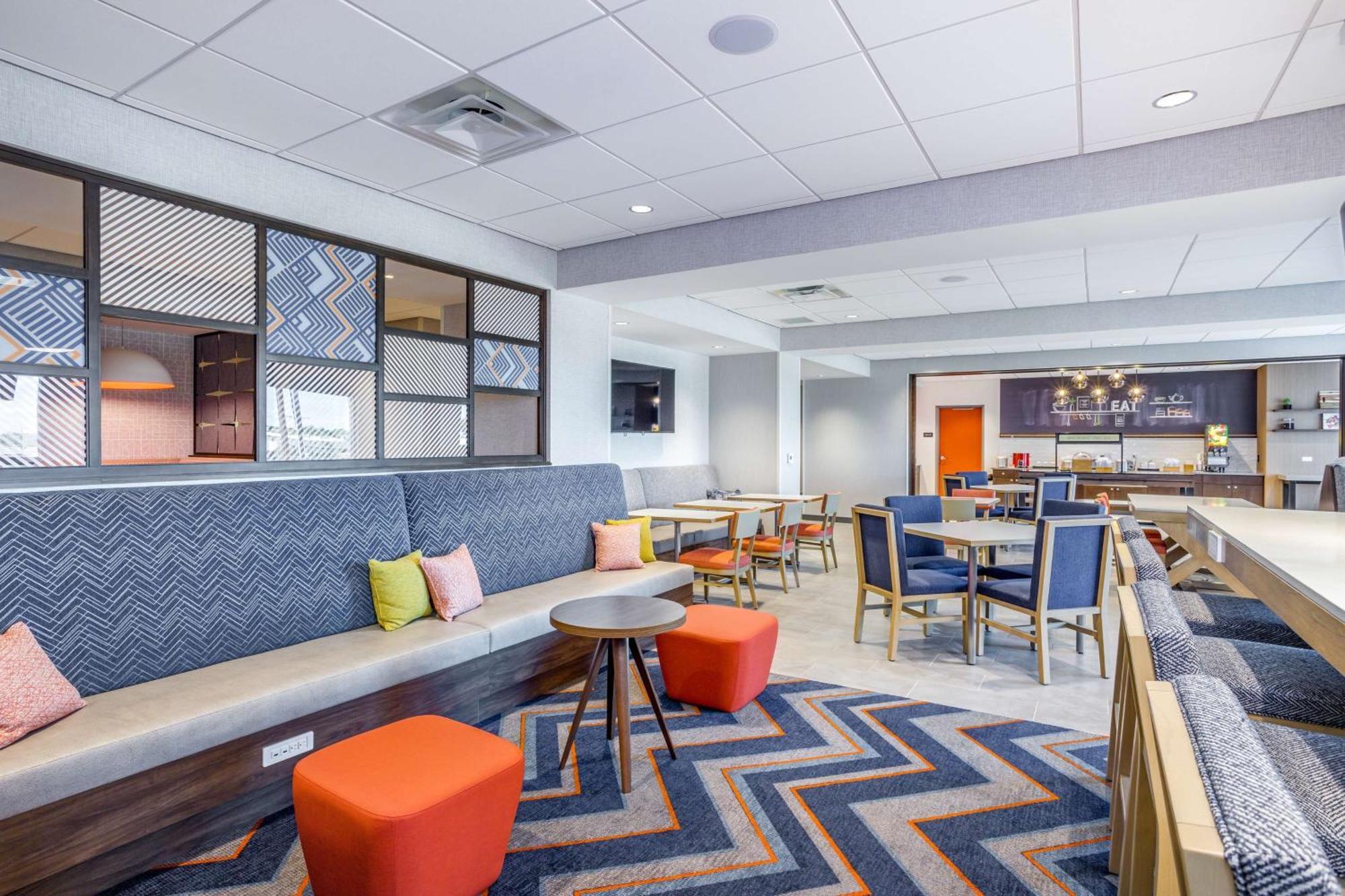 Hampton Inn Bedford In, In Exterior photo