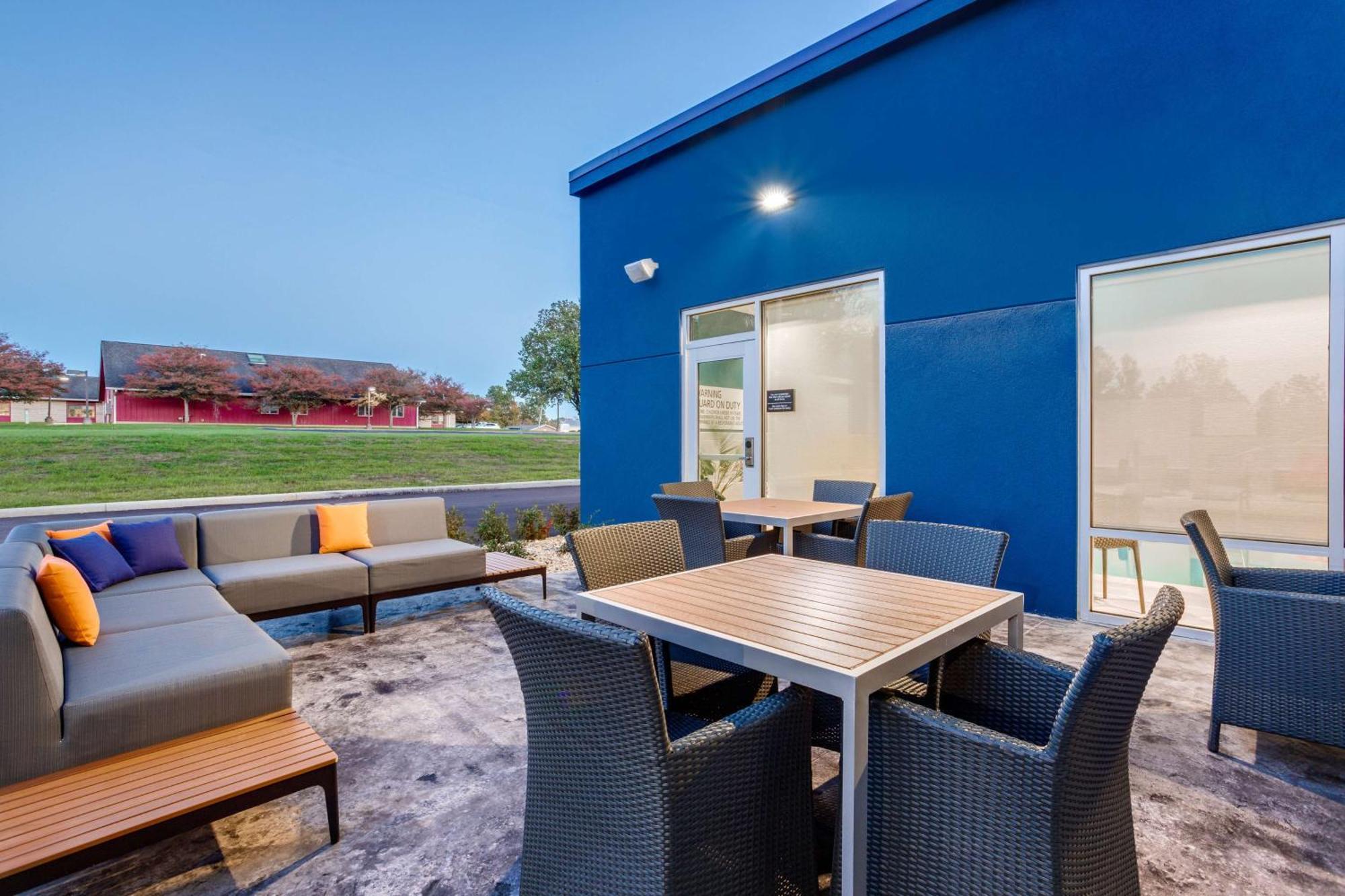 Hampton Inn Bedford In, In Exterior photo